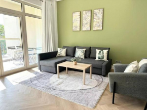 Tranquil 1BR Palm with Beach Access and Park views
